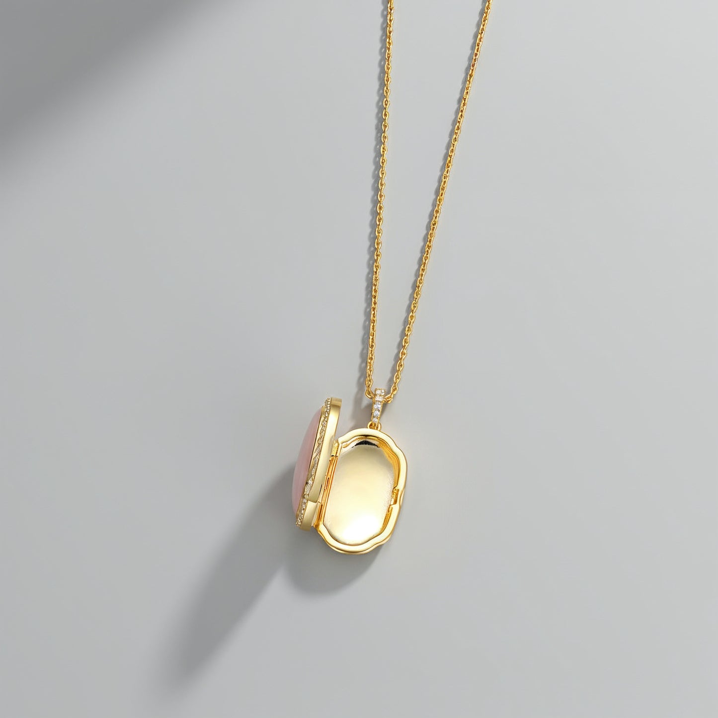 18K Gold Plated Pearl Glow Secret Locket SN012