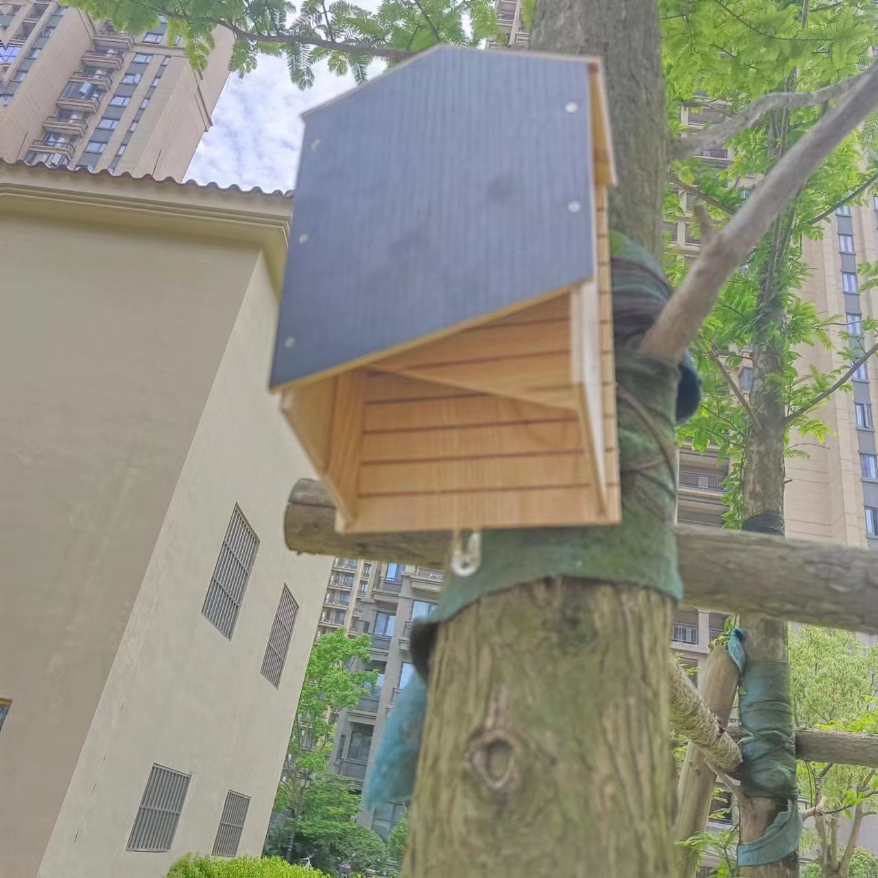 Wooden Bat Nest Hanging Outdoor Garden Eaves Bat Habitat