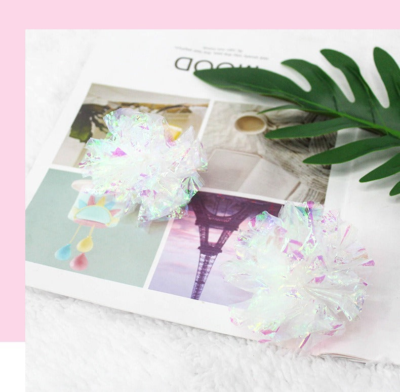 This Colorful Noise-making Paper Ball Cat Toy Is A Great Way To Keep Your Cat Entertained And Amused. It's A Self-playing Toy That Comes In A White Color